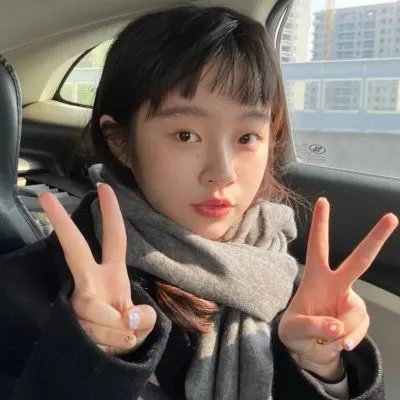 读爱情小说的老人